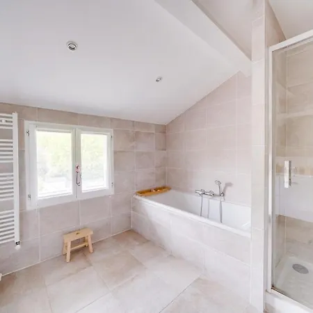 Maison Familiale Climatisee Avec Piscine 别墅